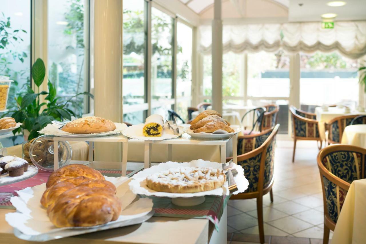 Hotel Tulipe Nazionale Riccione Exterior photo